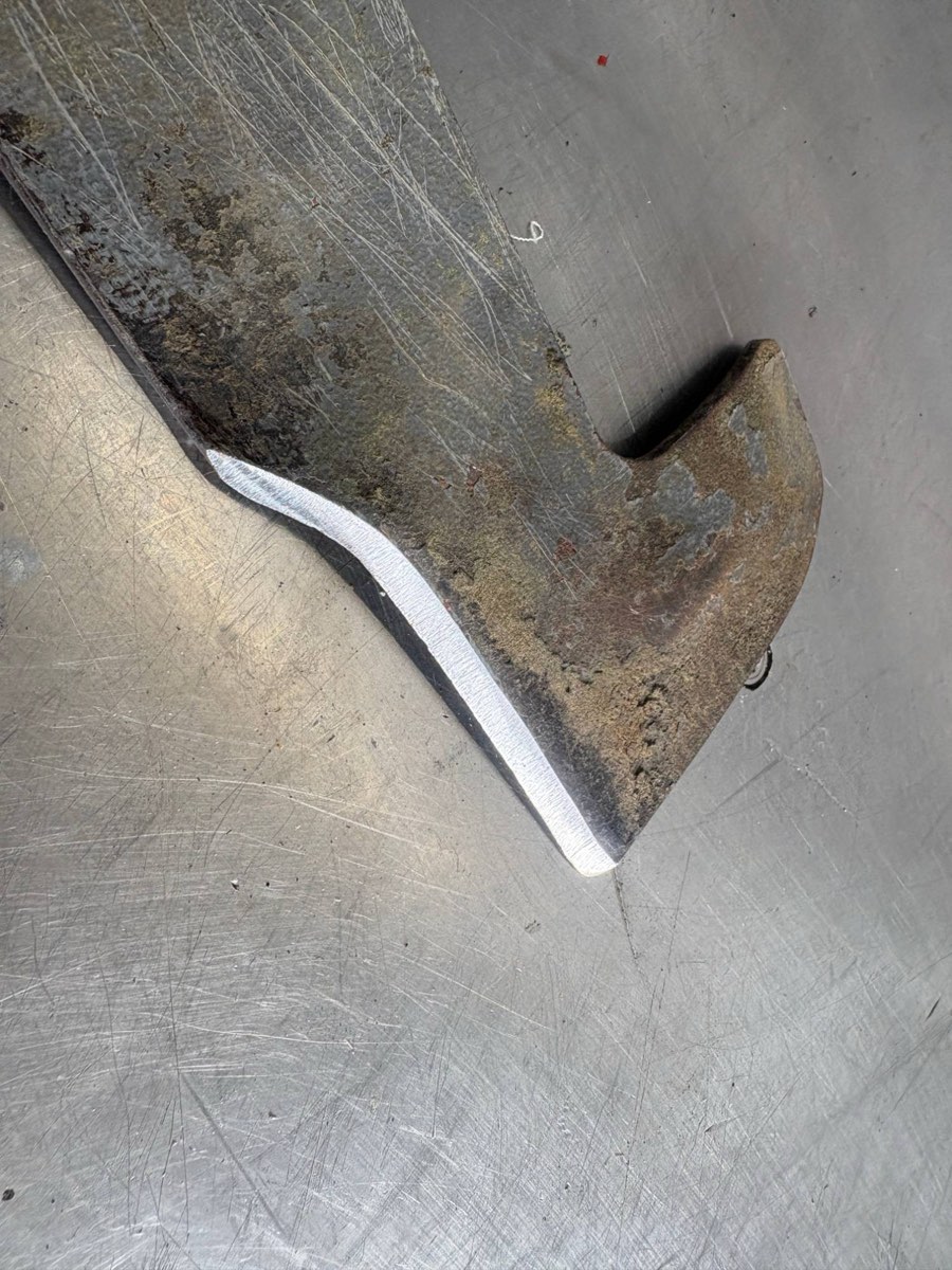Rasenmähermesser mit blank geschliffener Schneide